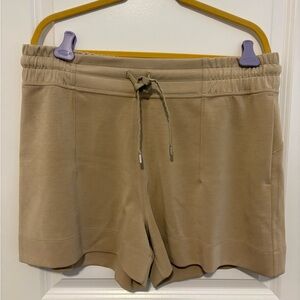 Lululemon Soft Ambitions Hi Rise Shorts in Trench 4” sz 14